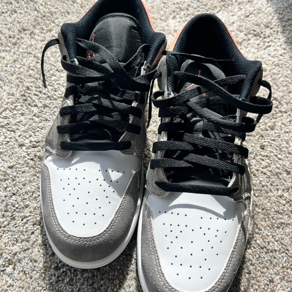 Jordan 1 Low SE Flight Club. Size 12.